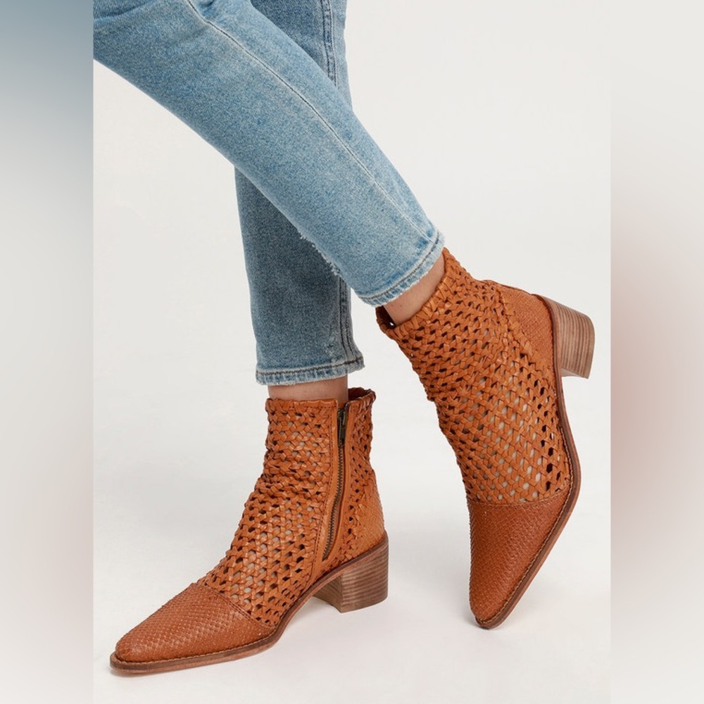 BNWT — Free People In the Loop Woven Boot — Size 40